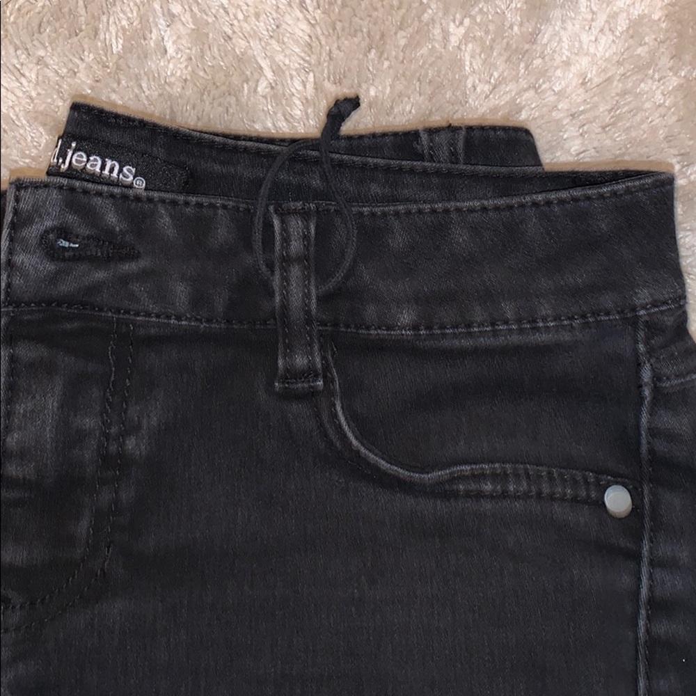 Black capris - Picture 2 of 4